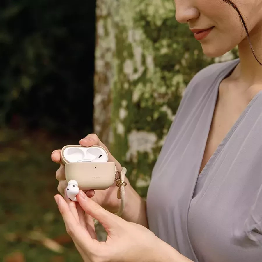 Купить Чехол Uniq COEHL Haven with handstrap для Airpods Pro 2, Cream в Сочи. Вид 2