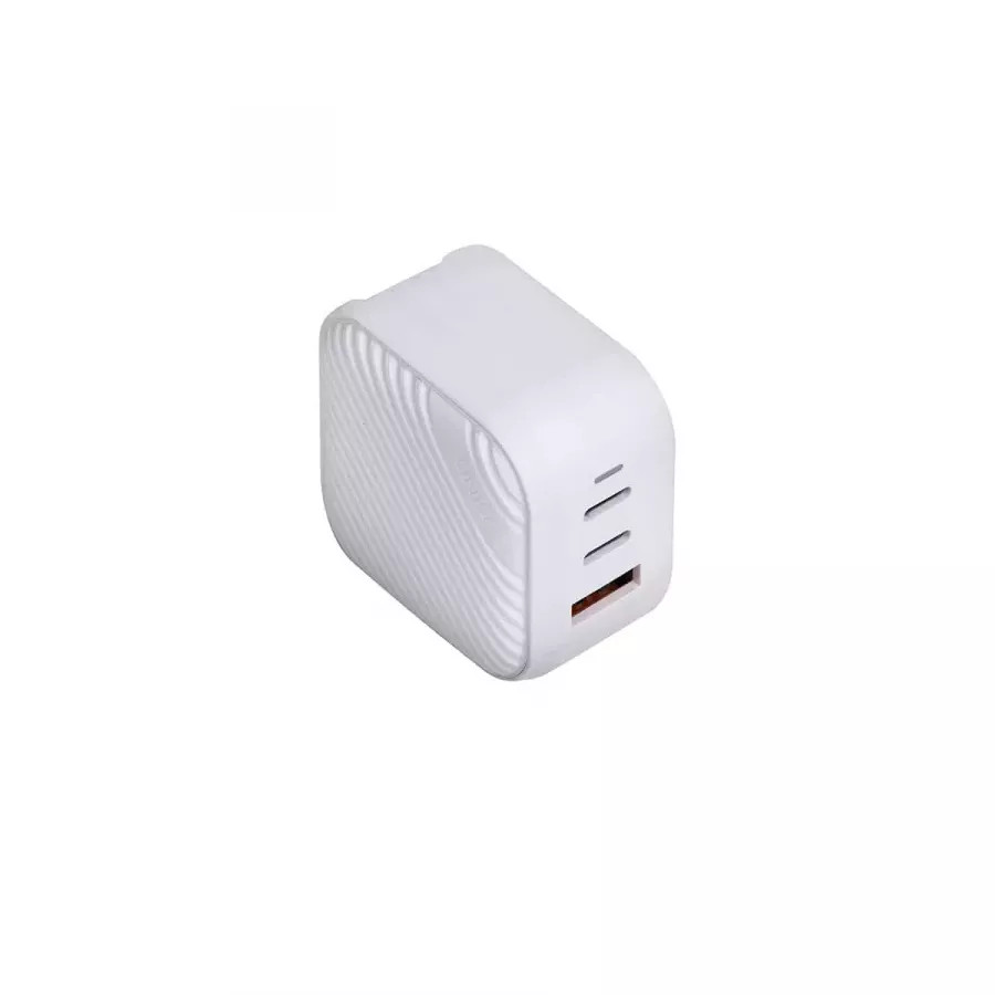 Купить Зарядное устройство Uniq Verge Pro, Gan66, 2USB-C, 1USB-A, Smart IQ, 66W, белый в Сочи. Вид 3
