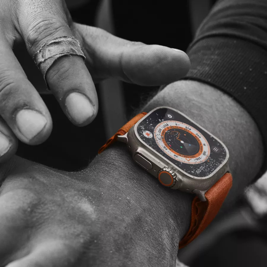 Apple Watch Ultra GPS, 49мм, корпус из титана, ремешок Alpine оранжевого цвета, S. Вид 6